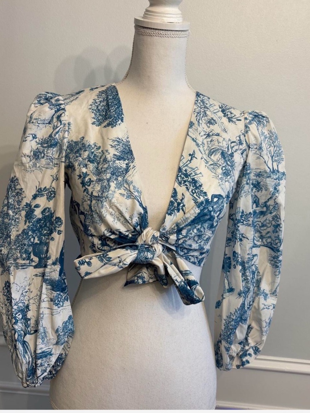 Blue Toile Tie-Front Crop Top - Women